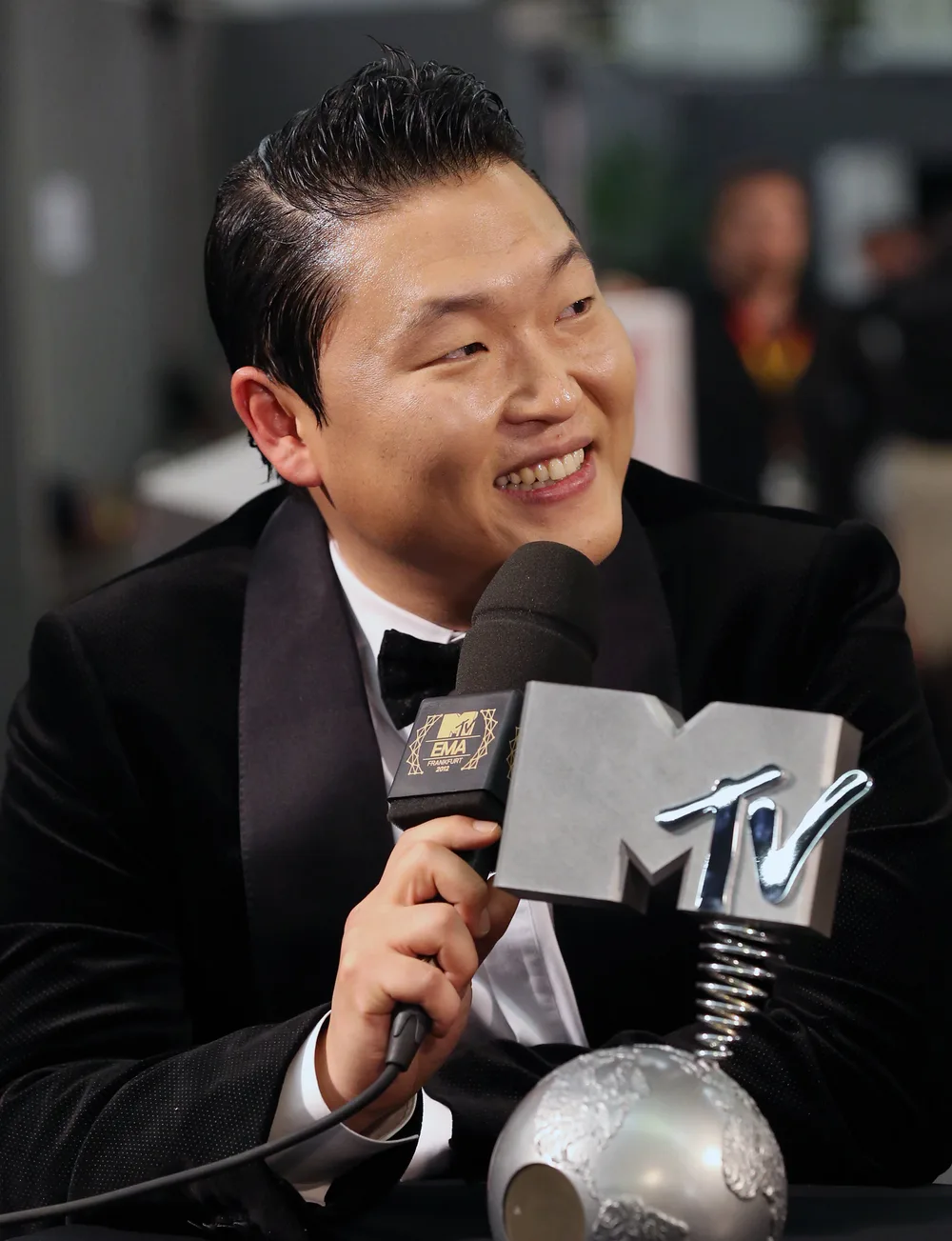 The Viral Calculus of Gangnam Style