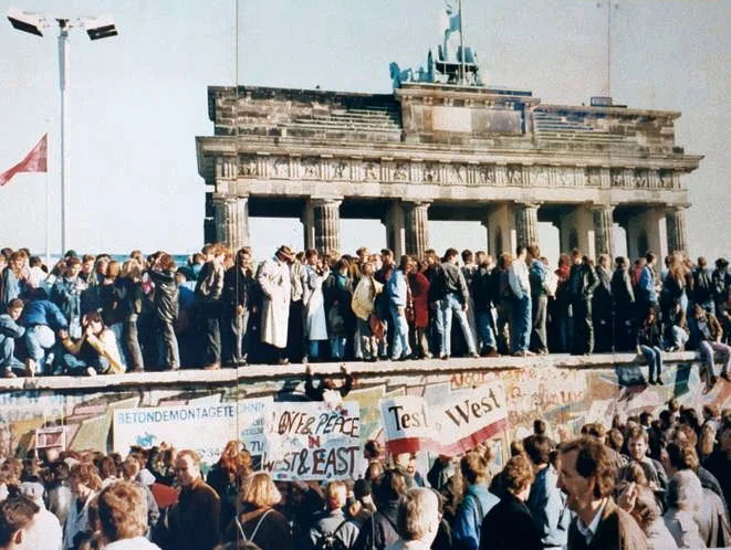 The Deutsche Mark Crosses the Border