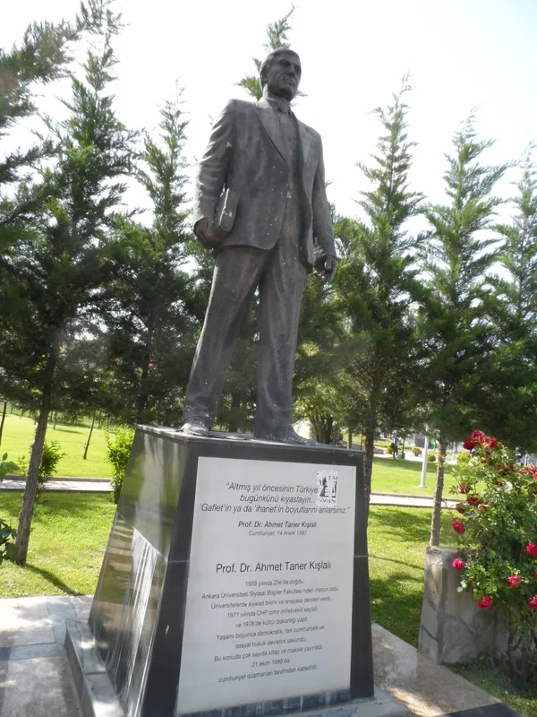 Ahmet Taner Kışlalı