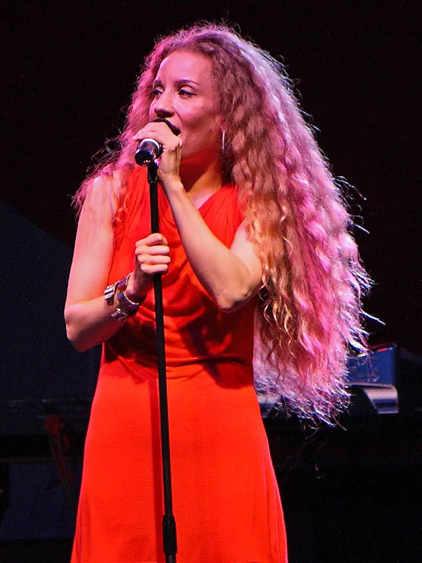 Amanda Marshall