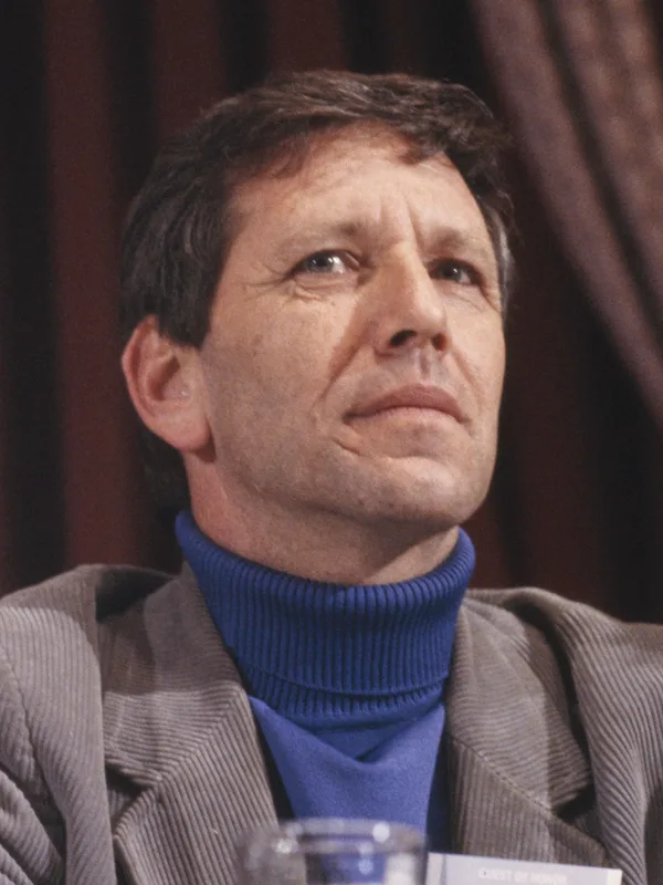 Amos Oz