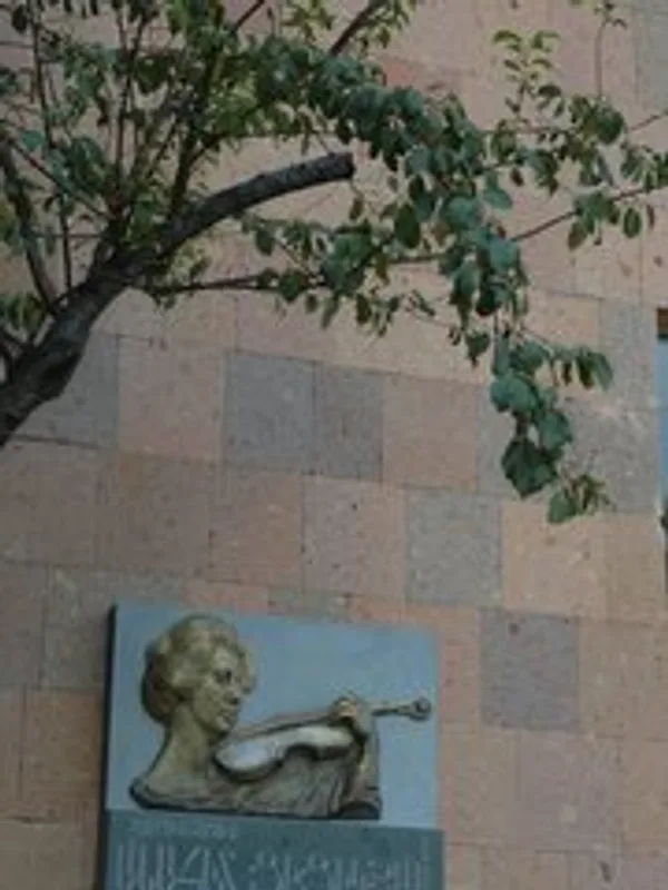 Anahit Tsitsikian