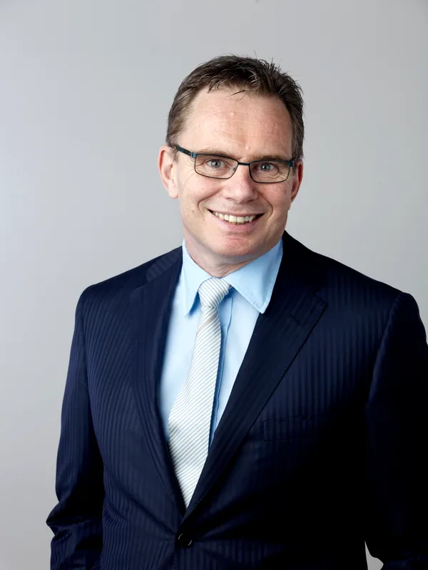 Andrew Mackenzie (businessman)
