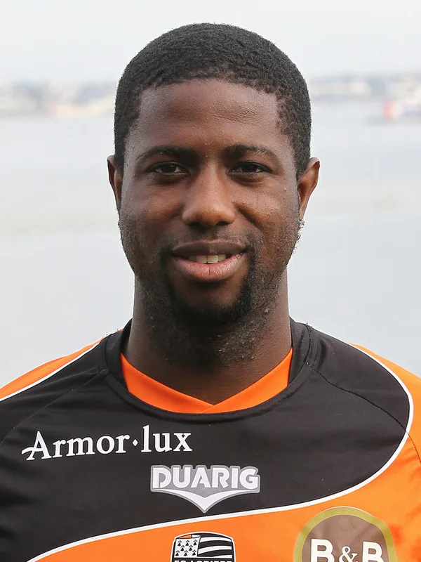 Arnold Mvuemba