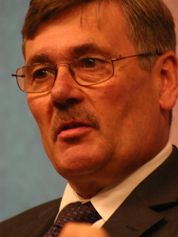 Bob Ainsworth