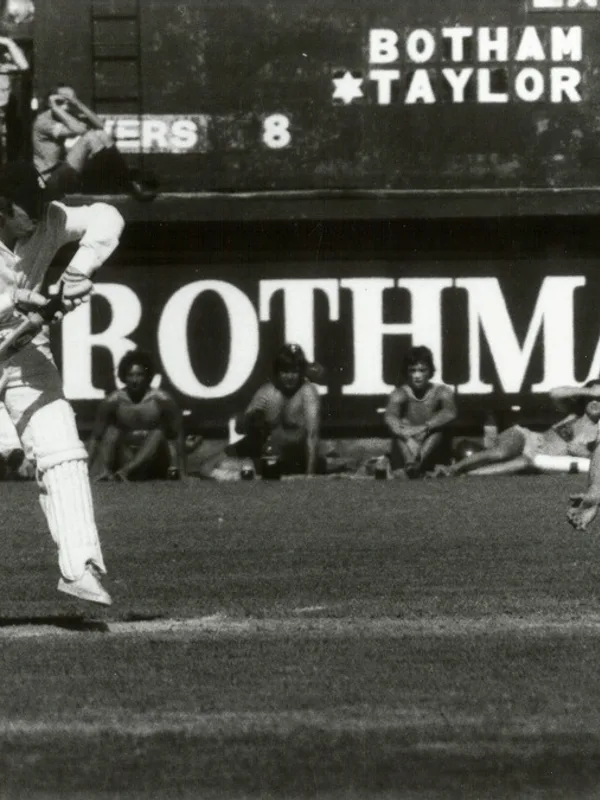 Bob Taylor (cricketer)