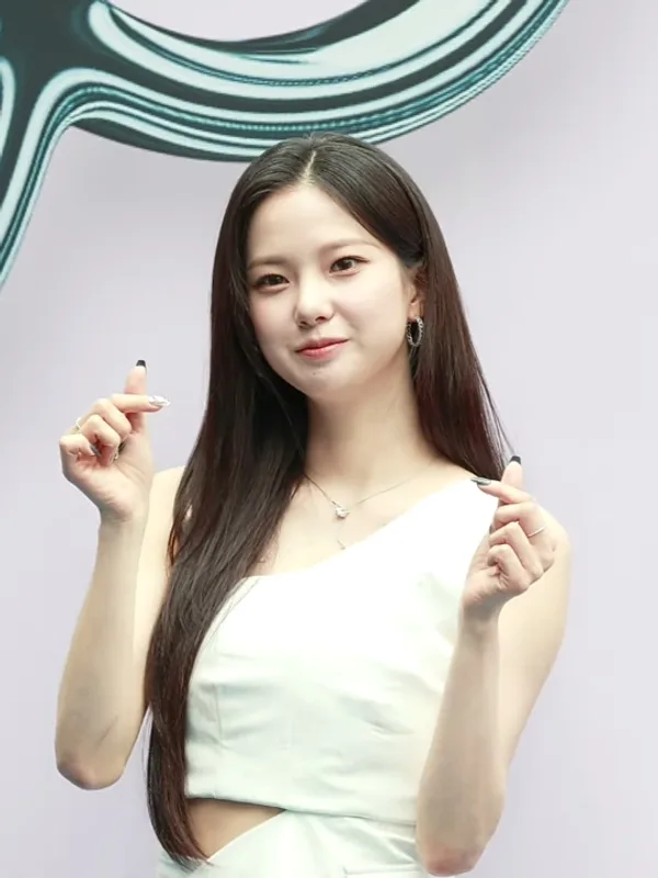 Choi Yu-jin (singer)