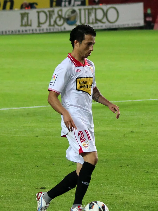 Cicinho (footballer, born 1986)