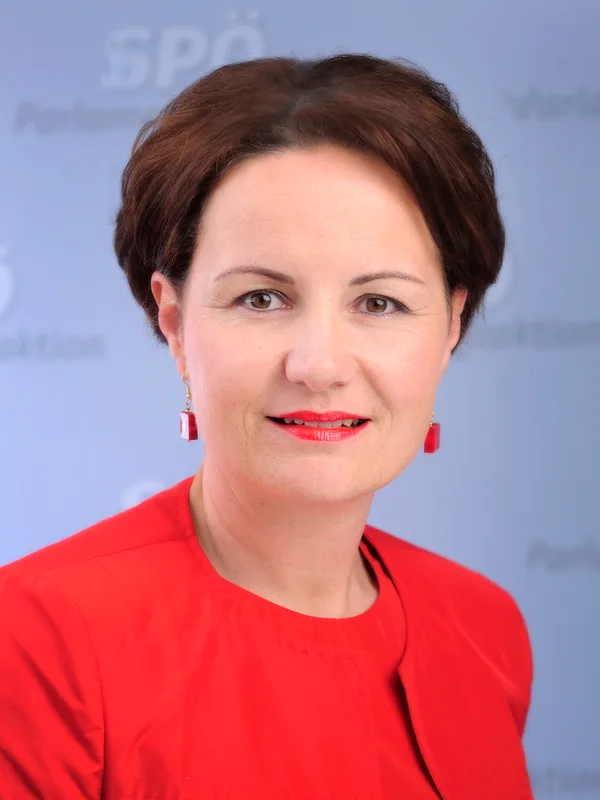 Cornelia Ecker