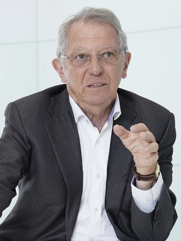 David King (chemist)