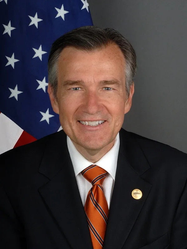 Douglas Kmiec