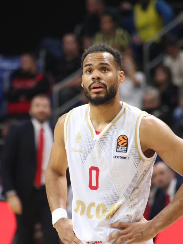 Élie Okobo