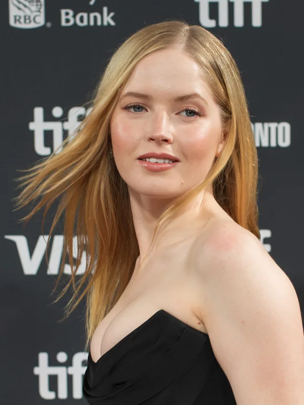 Ellie Bamber
