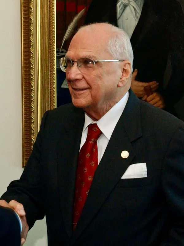 Enrique Bolaños