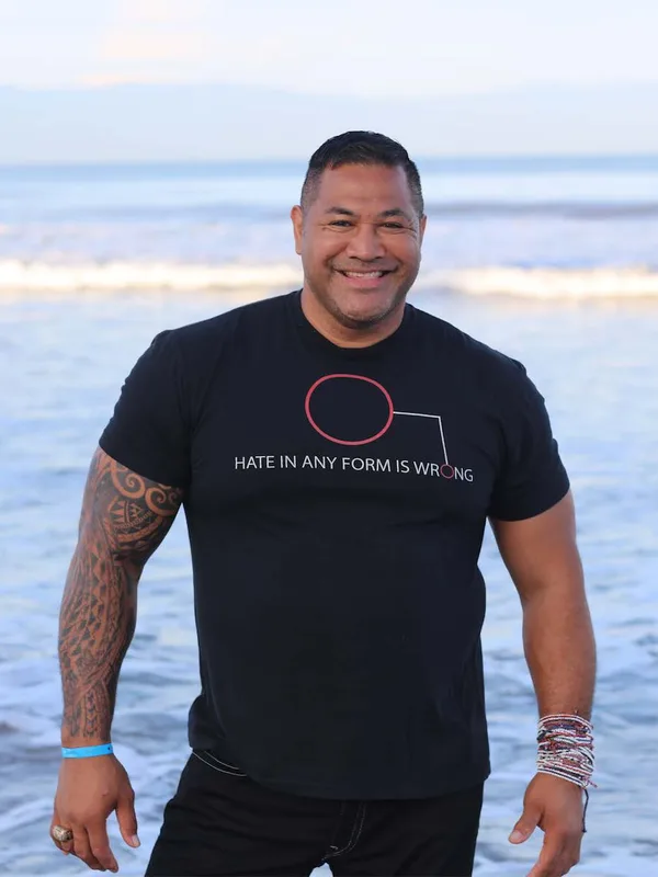 Esera Tuaolo
