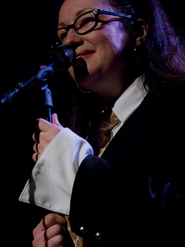 Holly Cole