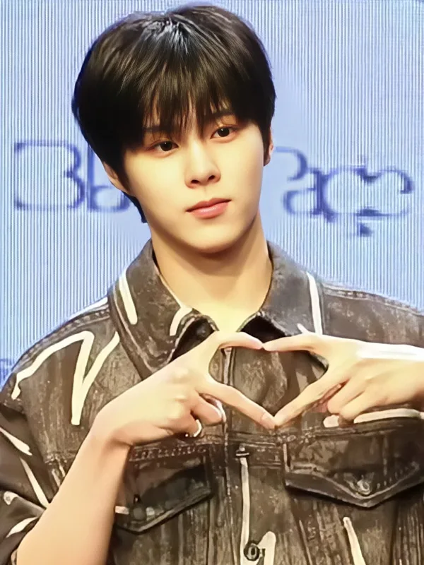 Kim Woo-seok (singer)