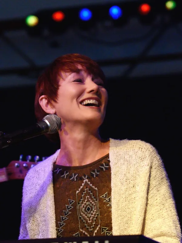 Lari White