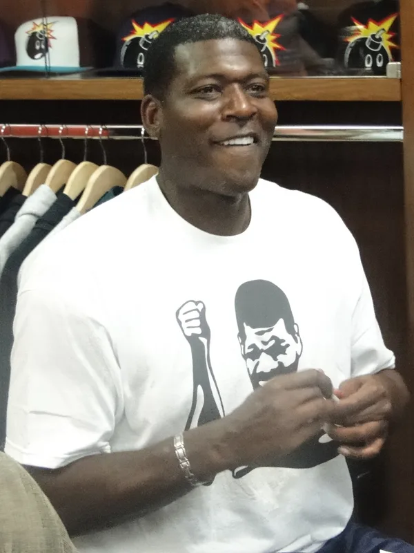 Larry Johnson (basketball, born 1969)