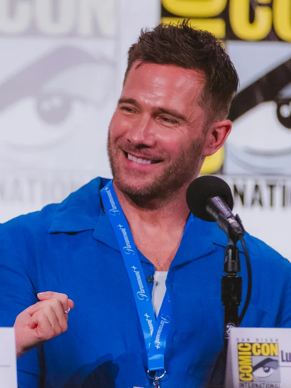 Luke Macfarlane