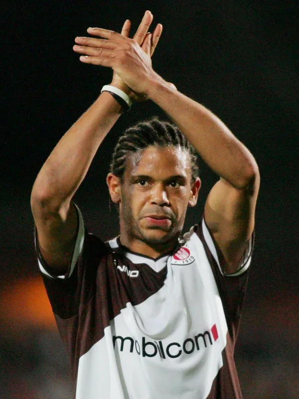 Michél Mazingu-Dinzey