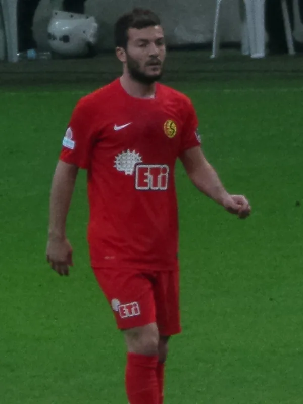 Özgür Çek