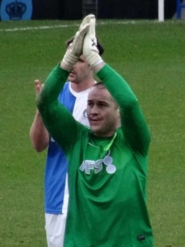 Paul Robinson (footballer, born 1979)