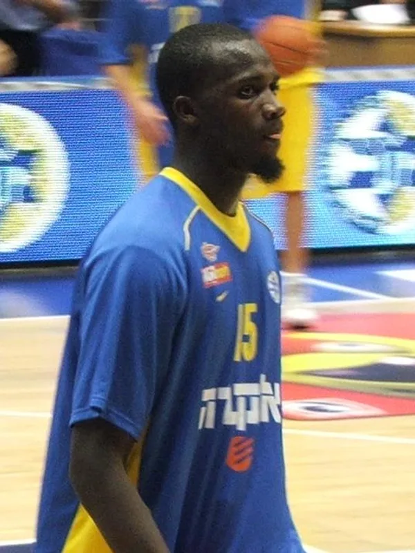 Shawn James (basketball)