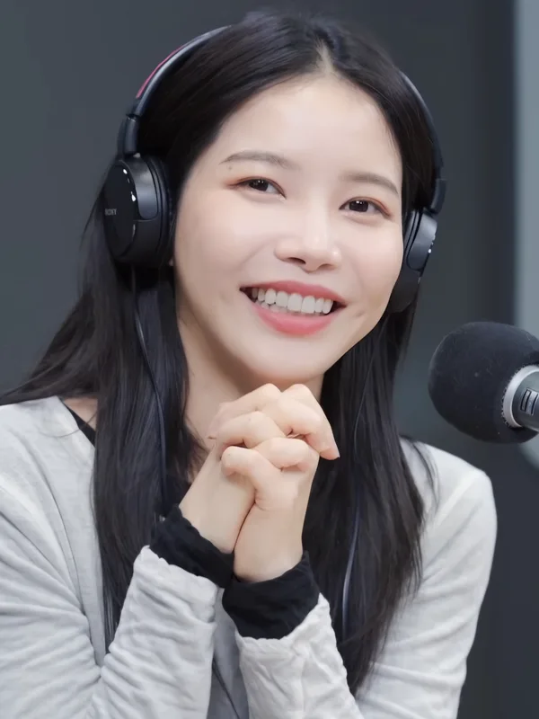 Solar (singer)